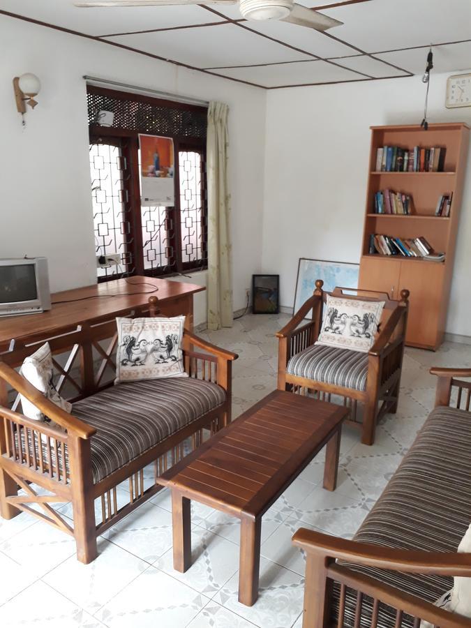 Traveller'S Home Hotel Tissamaharama Exterior photo