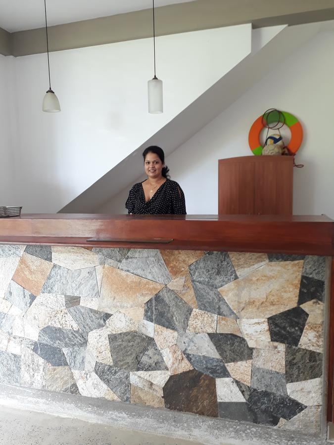 Traveller'S Home Hotel Tissamaharama Exterior photo
