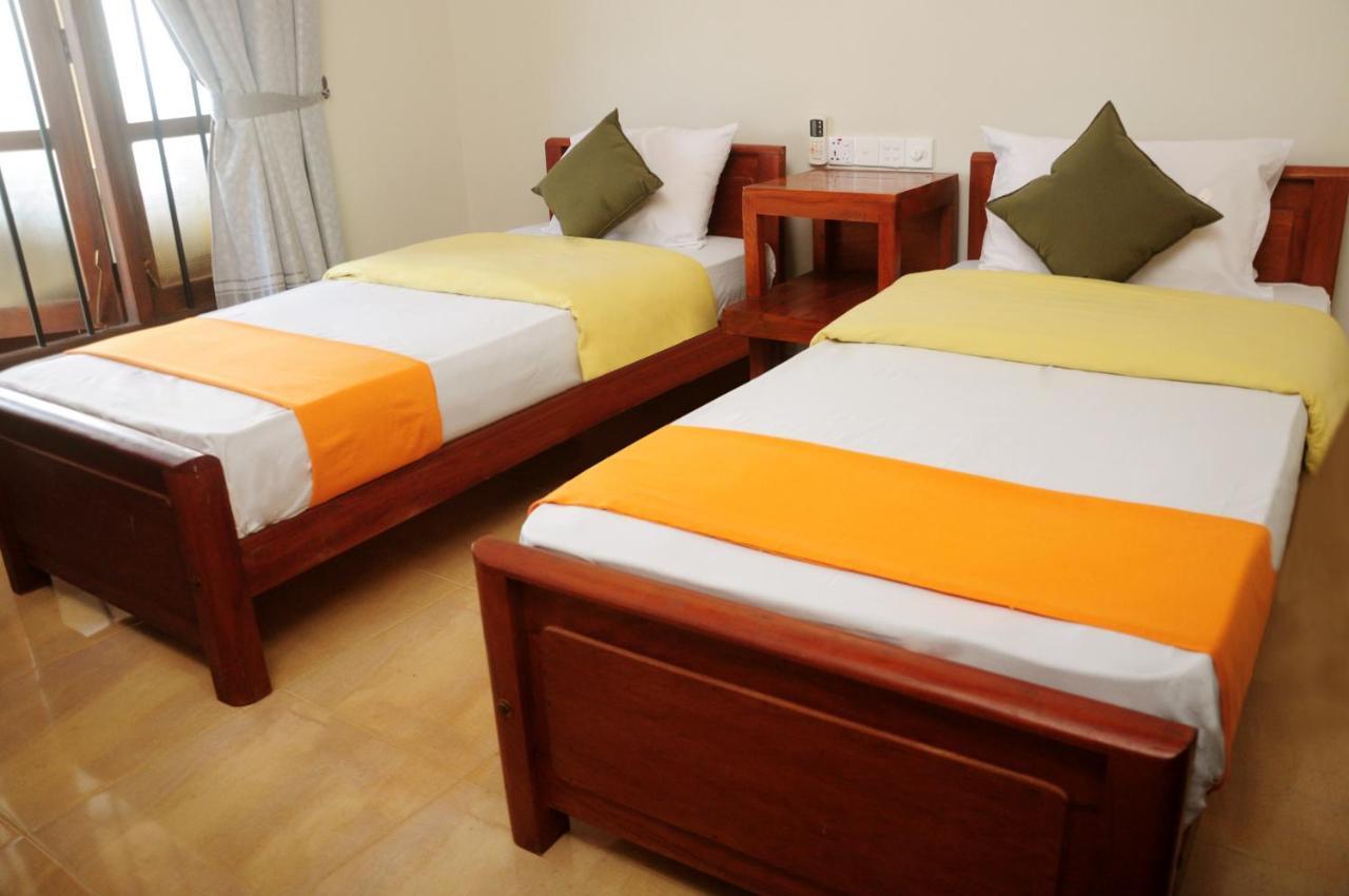 Traveller'S Home Hotel Tissamaharama Exterior photo