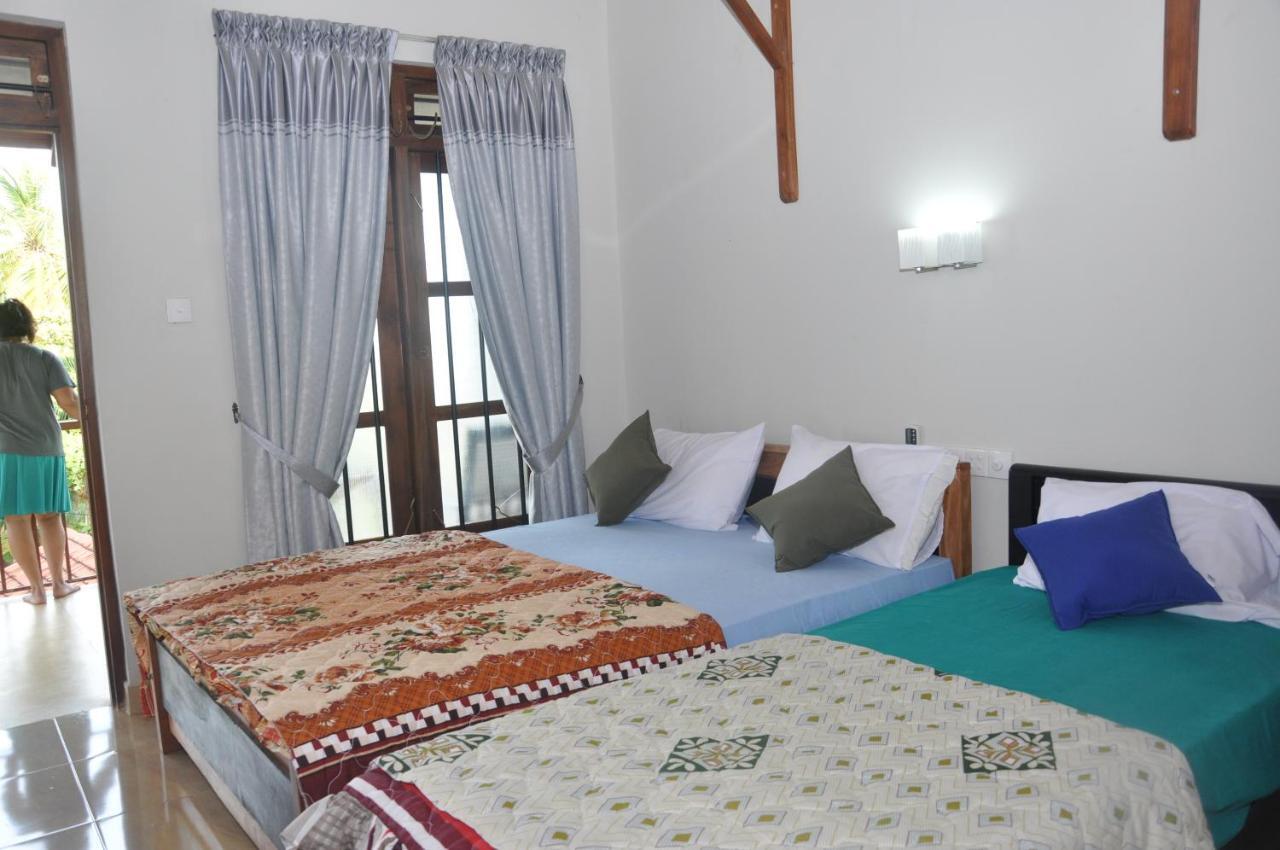 Traveller'S Home Hotel Tissamaharama Room photo